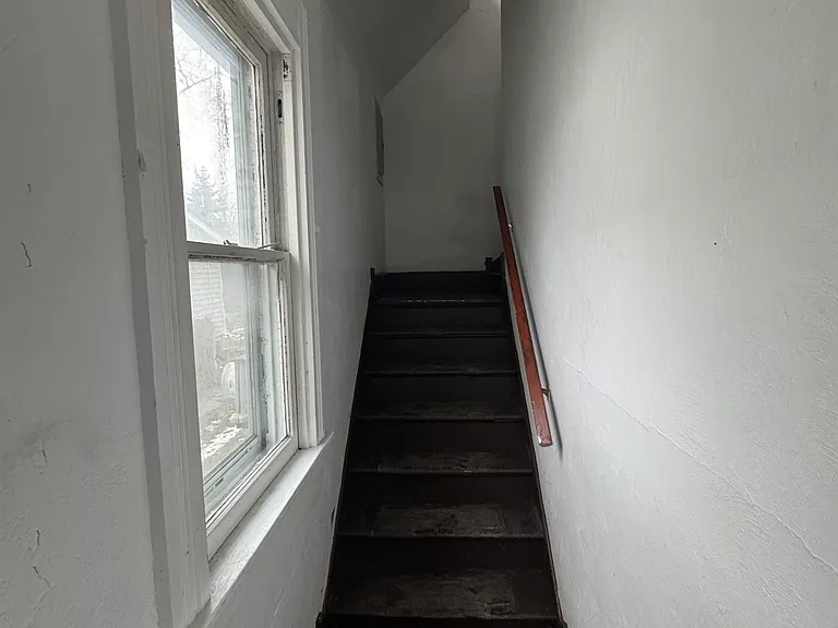 1614 Oak St #2 — Photo 2