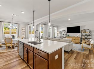 8208 Merryvale Ln, Charlotte, NC 28214