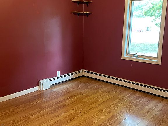 3rd image of 754 Peconic St Floor 1