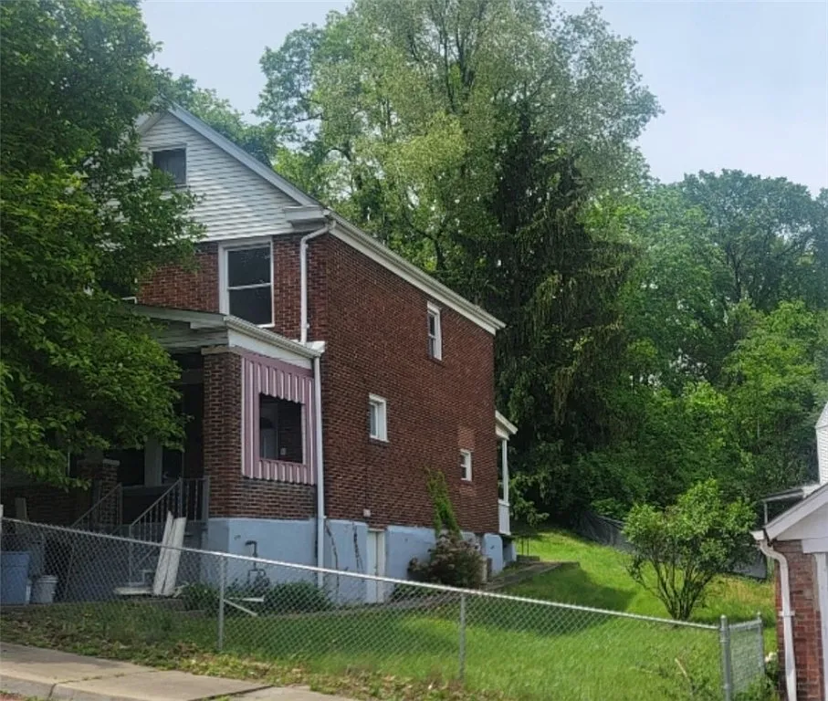 2722 Bethesda St photo 1