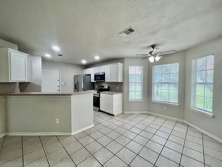 1825 Pearce Ct — Photo 5