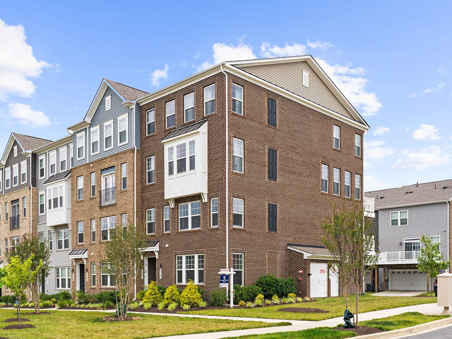 2 bed, 2.5 bath, 1685 sqft, $3,000 — Photo 2
