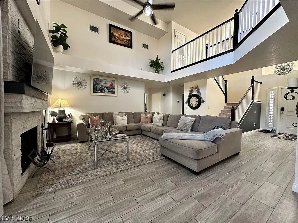 3 bed, 2.5 bath, 1974 sqft, $5,000 — Photo 3
