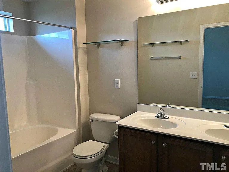 1304 Cozart St #310 — Photo 13
