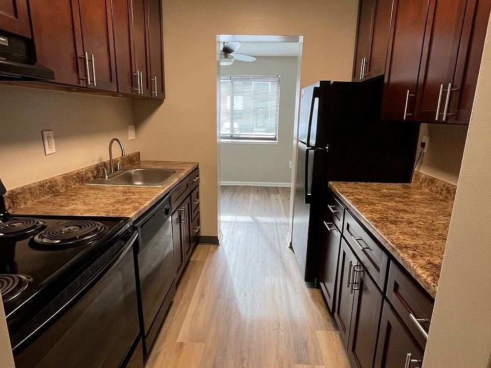 2 bedroom garden style apartment 1.5 bath