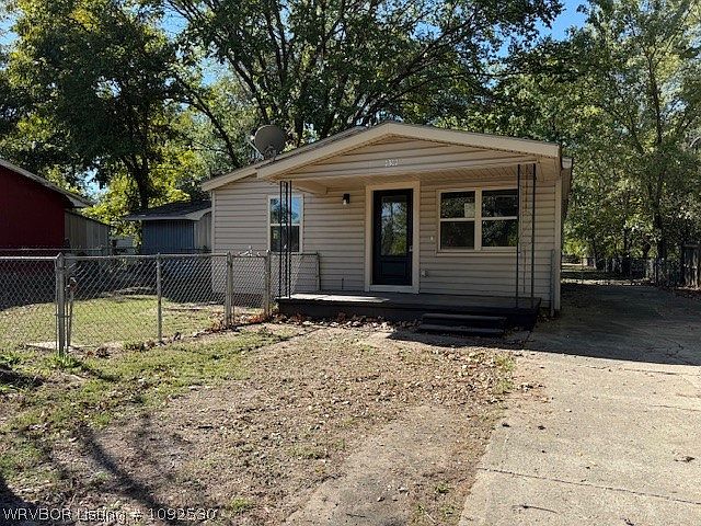 1st image of 4307 N 32nd St