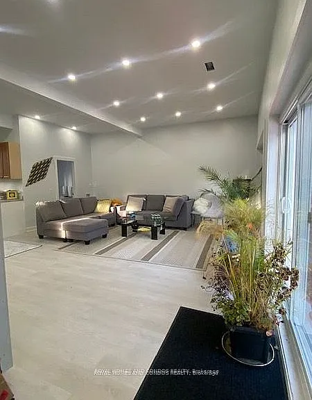 540A Davis Dr — Photo 3