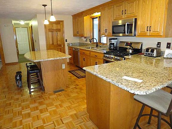 3rd image of 12 Sunnyside Dr
