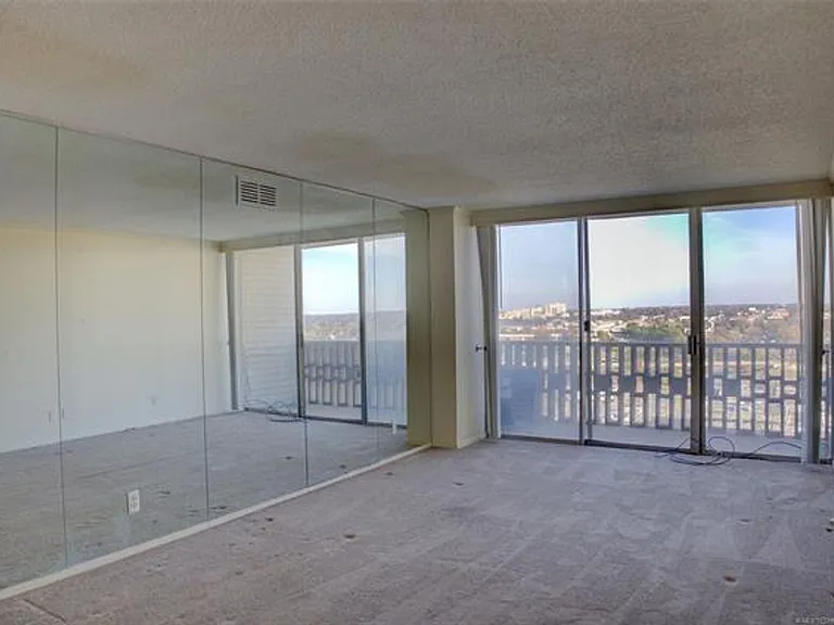 Adorable 2 bed 2 bath in historic Liberty Tower — Photo 5