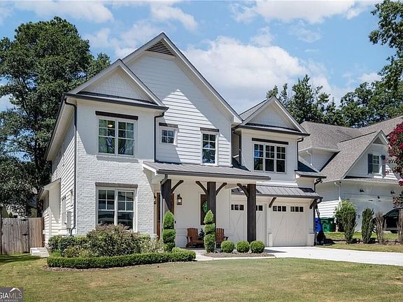 3rd image of 2986 Surrey Ln