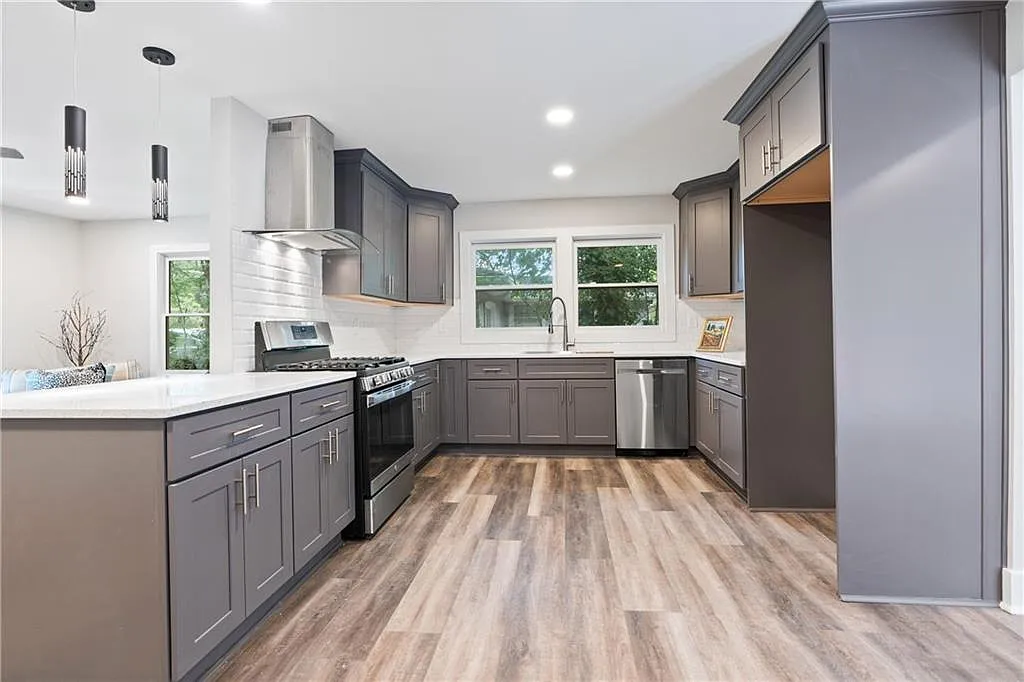 3 bed, 2.0 bath, $2,500 — Photo 4