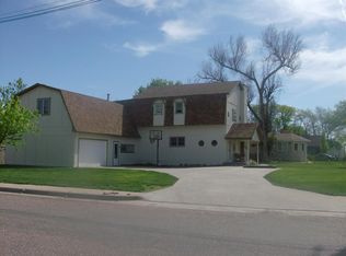 222 W 9th St, Goodland, KS 67735