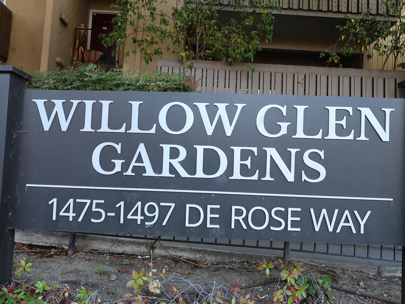 2 bed, 1054 sqft, $3,590 — Photo 2