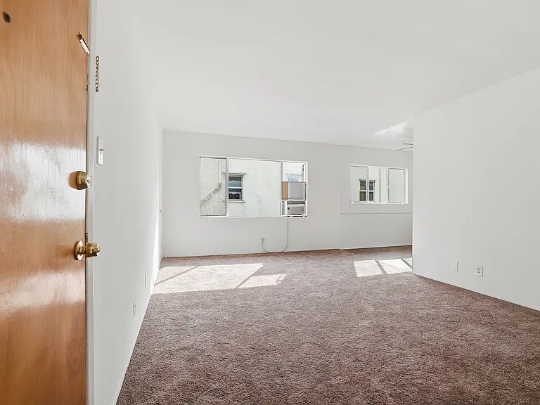 913 N Normandie Ave #6 — Photo 6