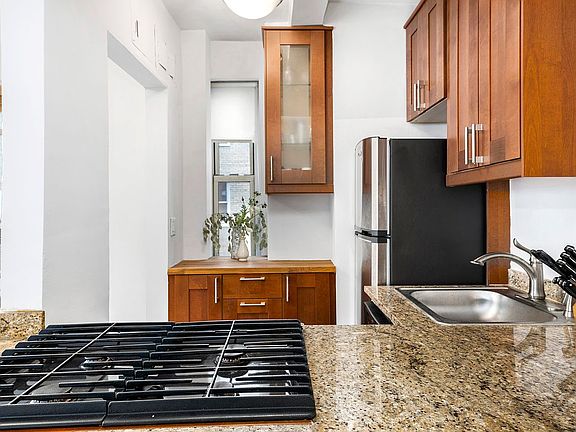3rd image of 220 Madison Ave APT 6C
