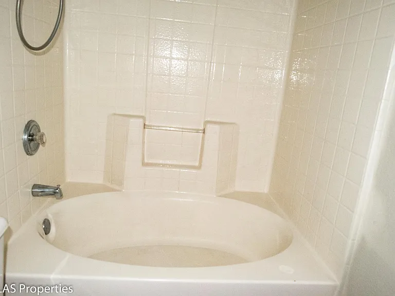 2913 Cantabrian Dr #B — Photo 22