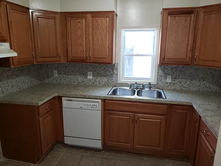 52 Glendale Pl — Photo 5