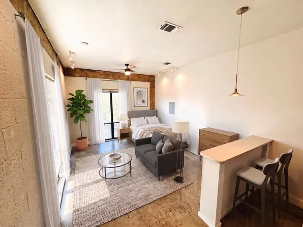 710 S Medina St #206, San Antonio, TX 78207