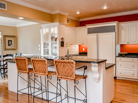 Breakfast Bar/Kitchen