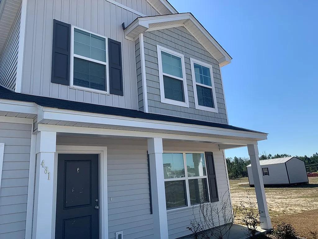 4 bed, 2.5 bath, 2431 sqft, $2,000 — Photo 3