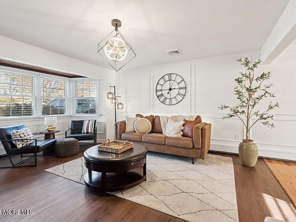 4th image of 327 Lawrence Drive