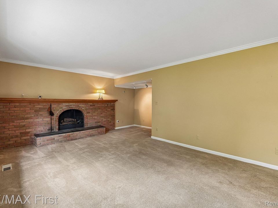 3232 Essex Dr, photo 21