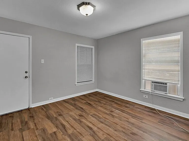 2712 Mitchell Ave — Photo 14
