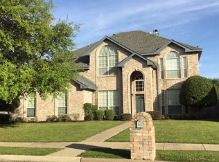 402 Hampton Cir, Grand Prairie, TX 75052