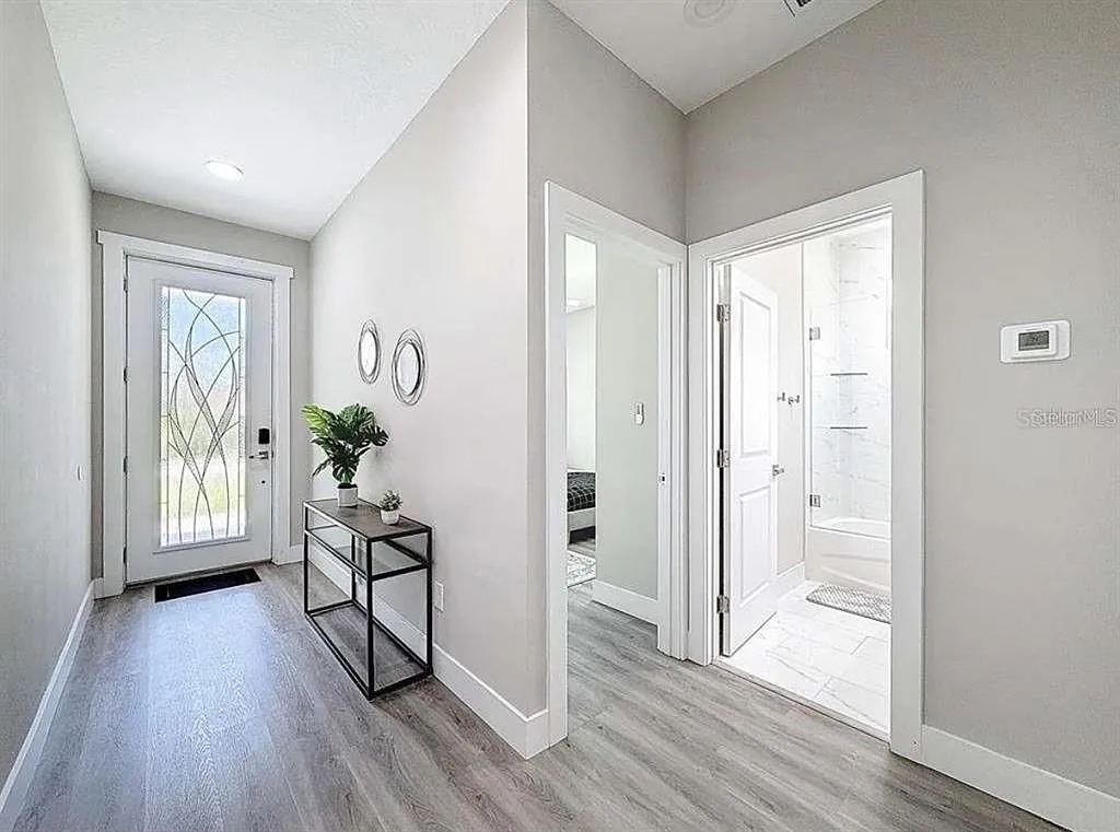 3 bed, 2.0 bath, 1720 sqft, $3,000 — Photo 2