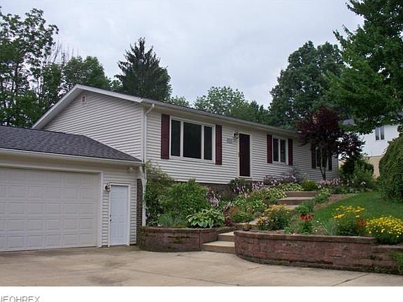 3rd image of 590 Prior Park Dr