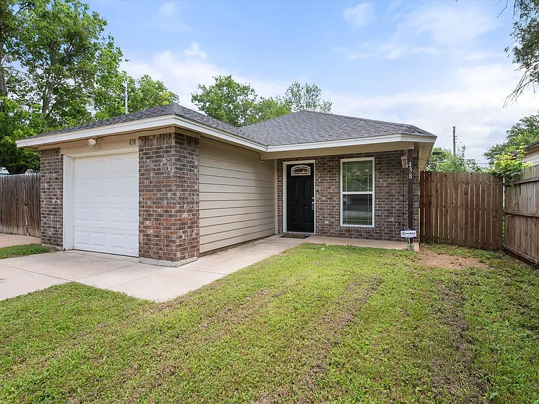 438 Sabine Ave — Photo 17