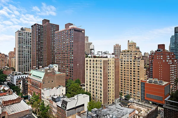 Sold by Sotheby's International Realty | media 19