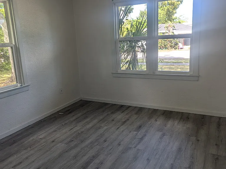 152 Daytona Ave — Photo 8