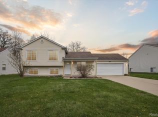 684 Haystack Dr, Linden, MI 48451