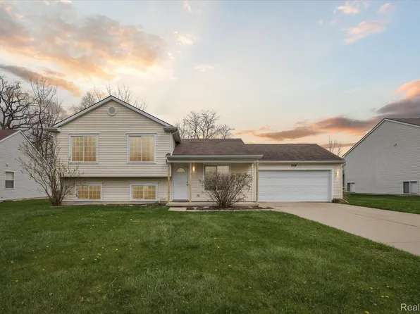 684 Haystack Dr, Linden, MI 48451