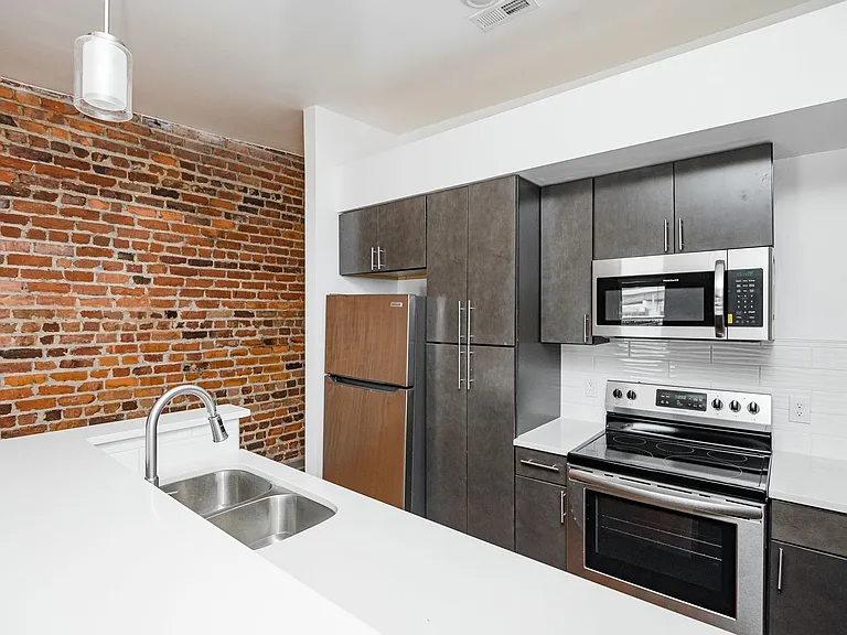 1711 E Main St — Photo 4