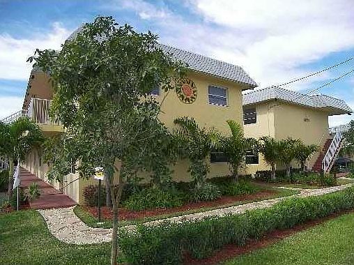 1st image of 4081 N Dixie Hwy APT 13