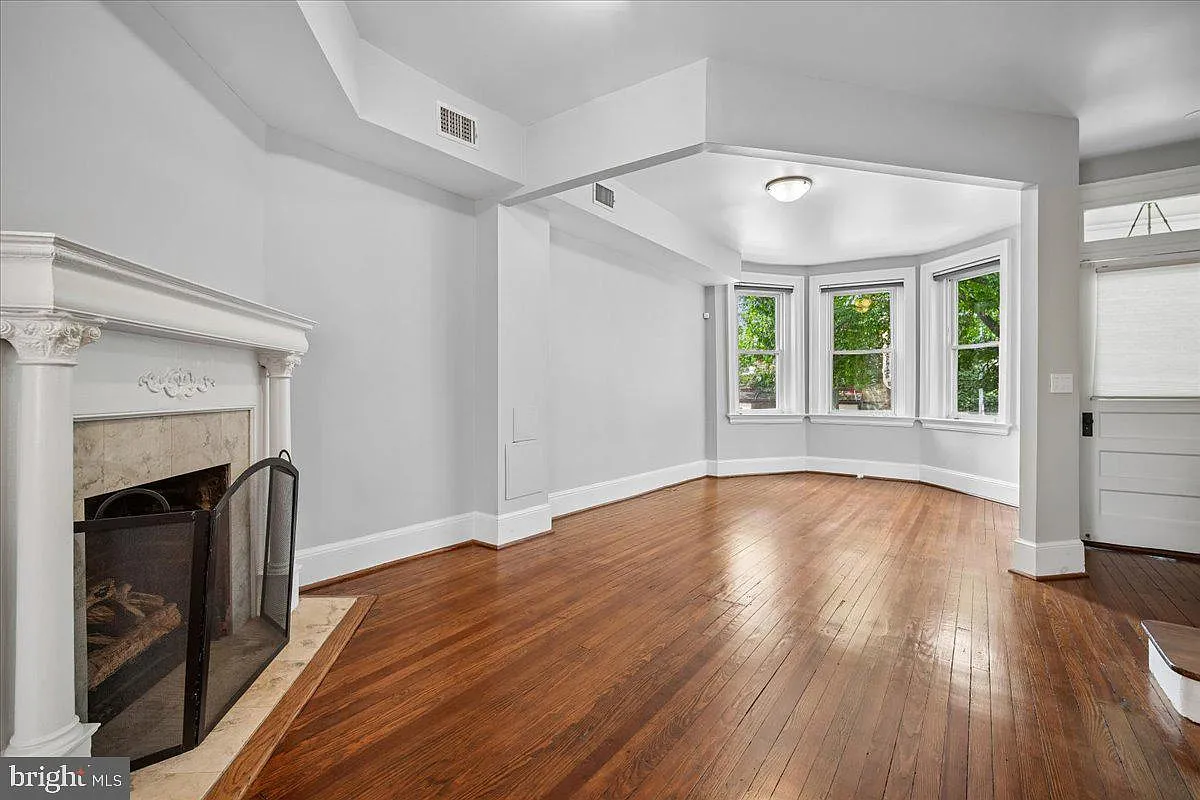 3 bed, 2214 sqft, $3,900 — Photo 3