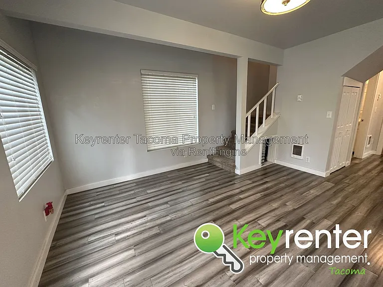 1402 E 52nd St — Photo 13