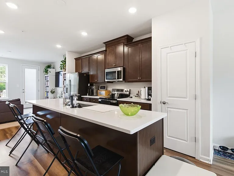 3469 Carnaby St — Photo 6
