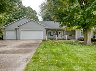 1900 Cedar Tree Dr, Jenison, MI 49428