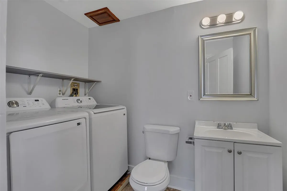 2 bed, 1.5 bath, 1072 sqft, $2,300 — Photo 4