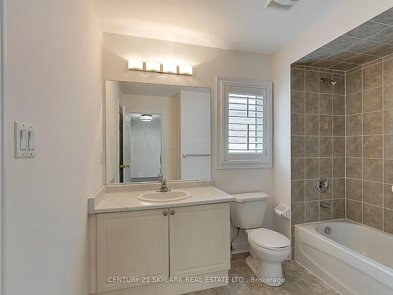 94 Bayhampton Dr #UPSTAIRS — Photo 18