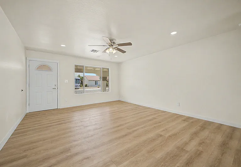3430 E Poinsettia Dr — Photo 10