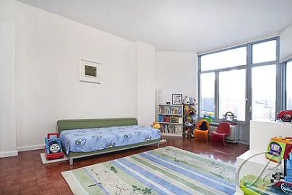 Sold by Bellmarc Realty | media 6