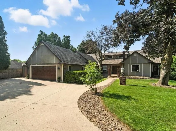 122 Sheridan Rd, Waterloo, IA 50701