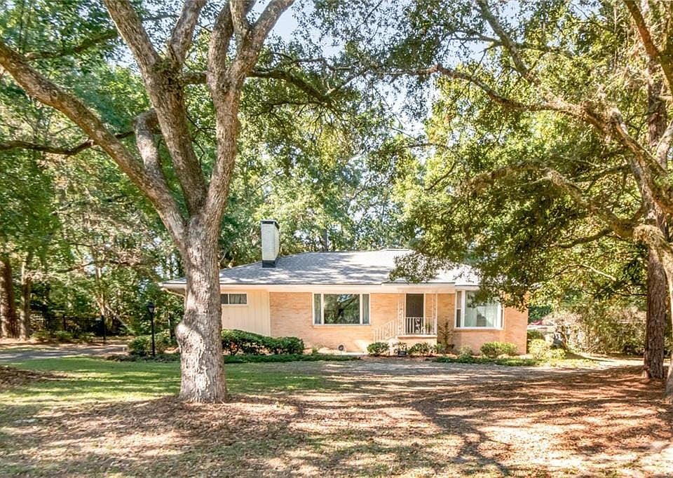 1st image of 306 Thornton Pl