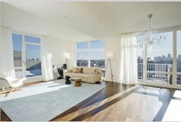 Sold by Avenue Real Estate | media 14