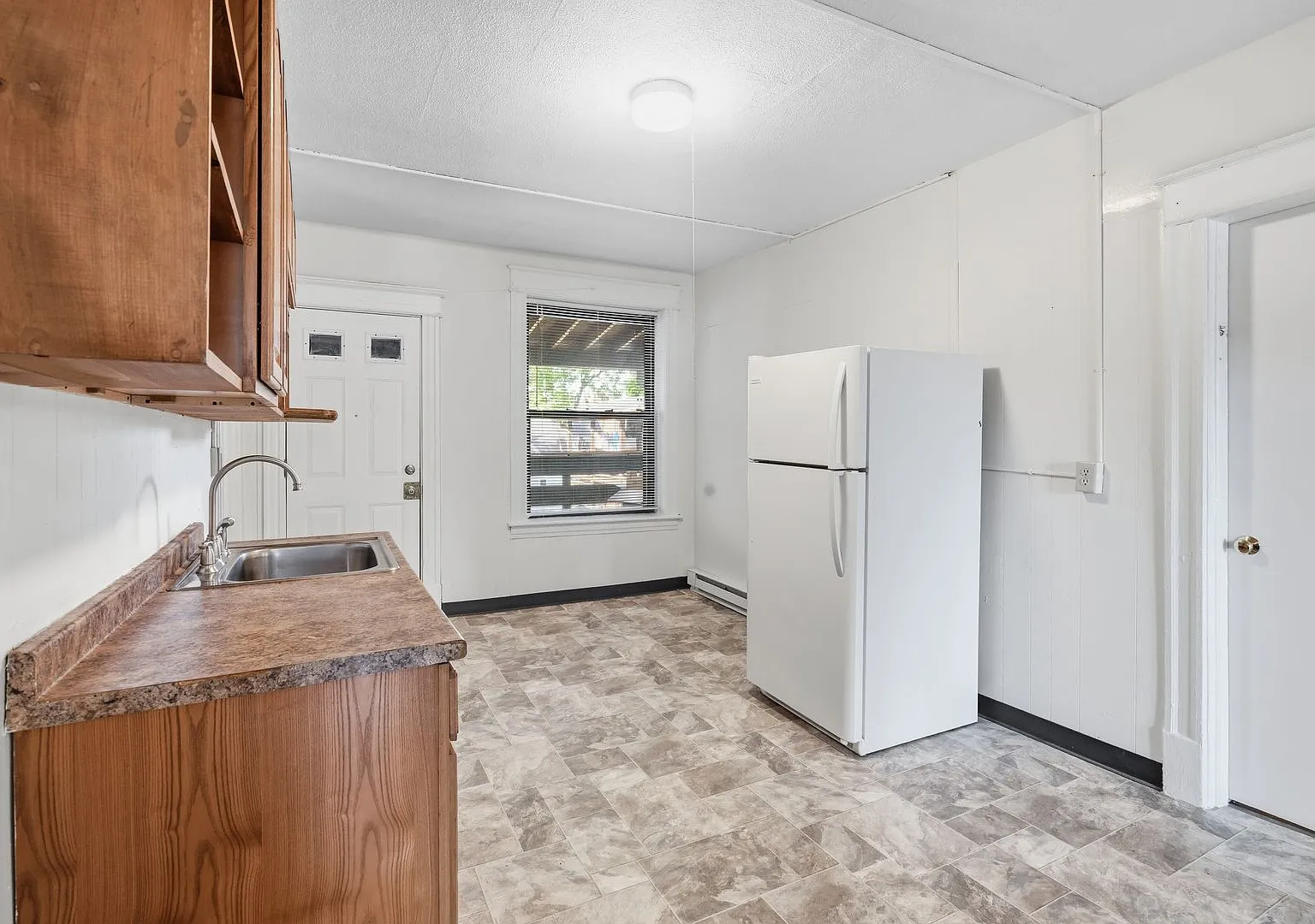 1447 Dwight St — Photo 1