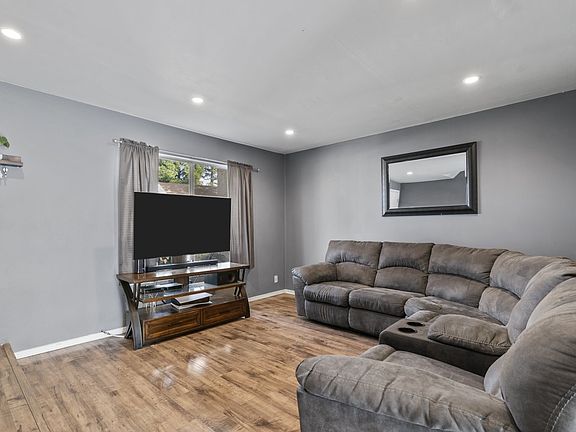4th image of 13645 Alcade St #85